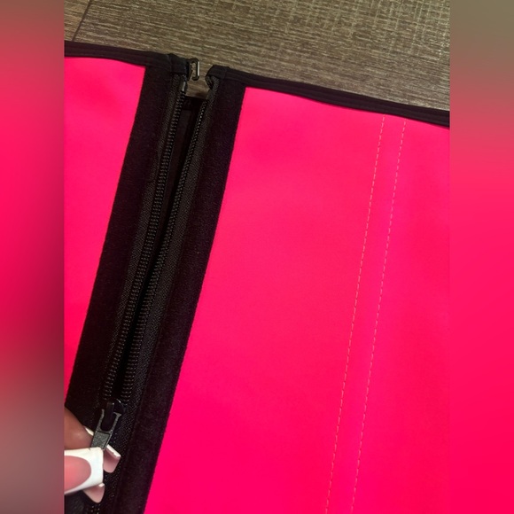 Pretty Pink Waist Trainer! - Picture 5 of 8